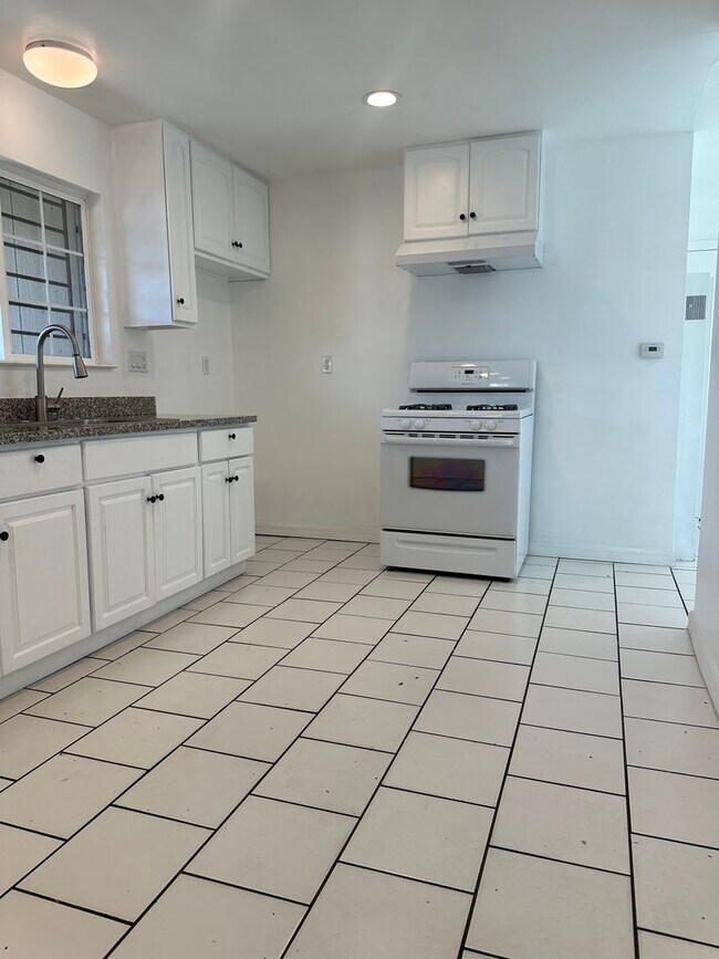 Foto del edificio - Conveniently located home