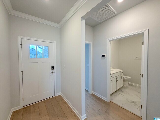 Building Photo - 305 Susan Lynn Dr
