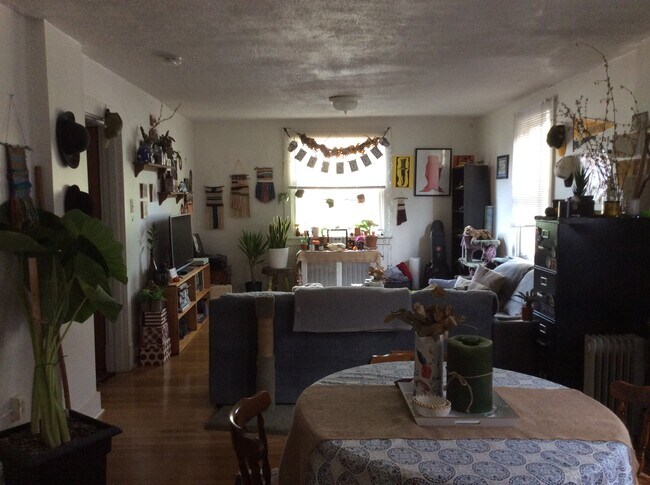 Foto del edificio - 100 Biddle Ave