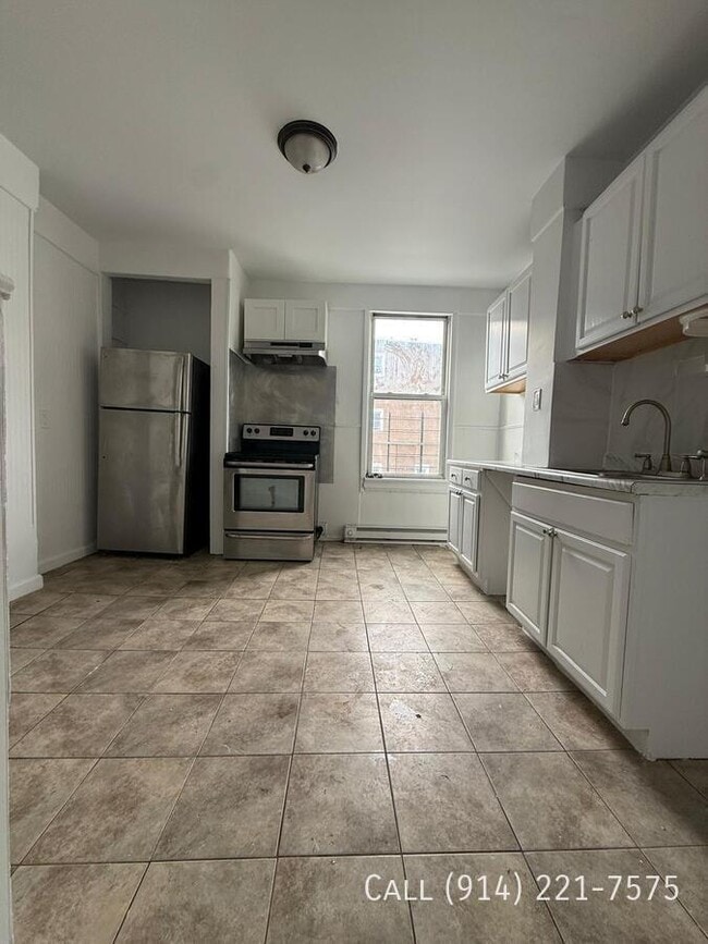 Building Photo - 15 Cedar St