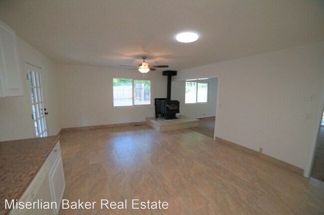 Foto del edificio - 3 br, 2 bath House - 185 Grace Ct