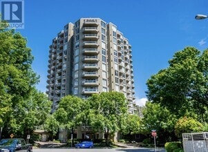 Building Photo - 1135-1135 Quayside Dr