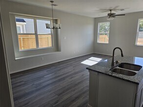 Building Photo - 27843 Western Crk Ct