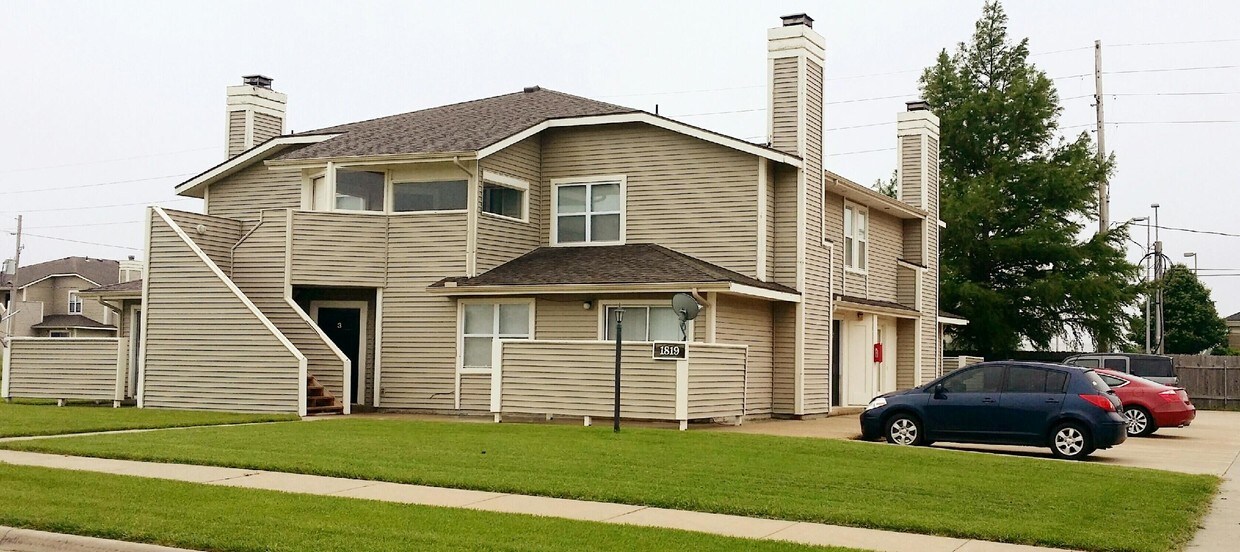 Primary Photo - 1819 E 24th Ave