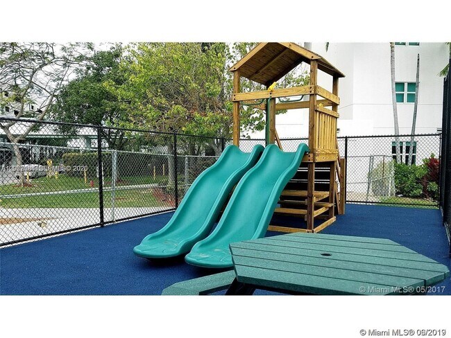 Building Photo - 15051 Royal Oaks Ln