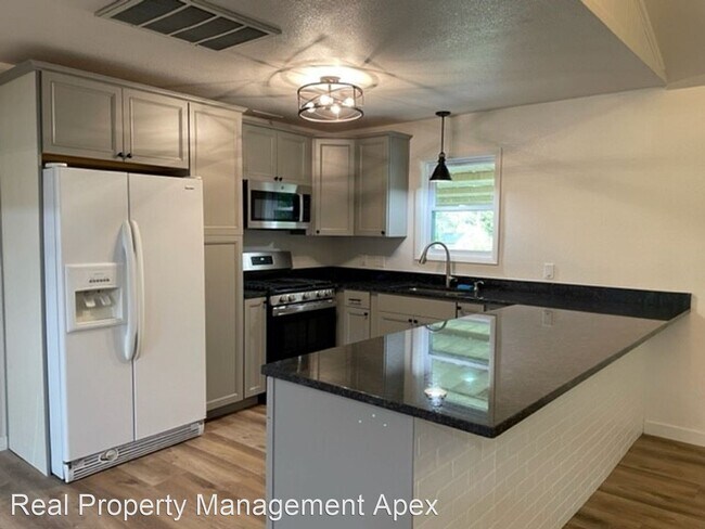 Foto del edificio - 3 br, 2 bath House - 706 W. Denison Dr
