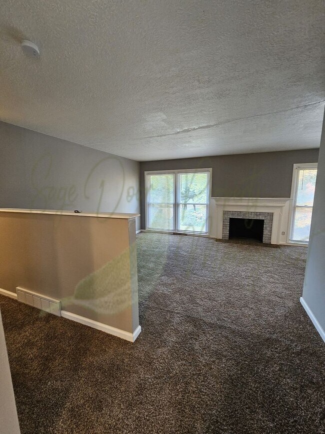 Foto del edificio - DESIRABLE RAYTOWN LOCATION!!!