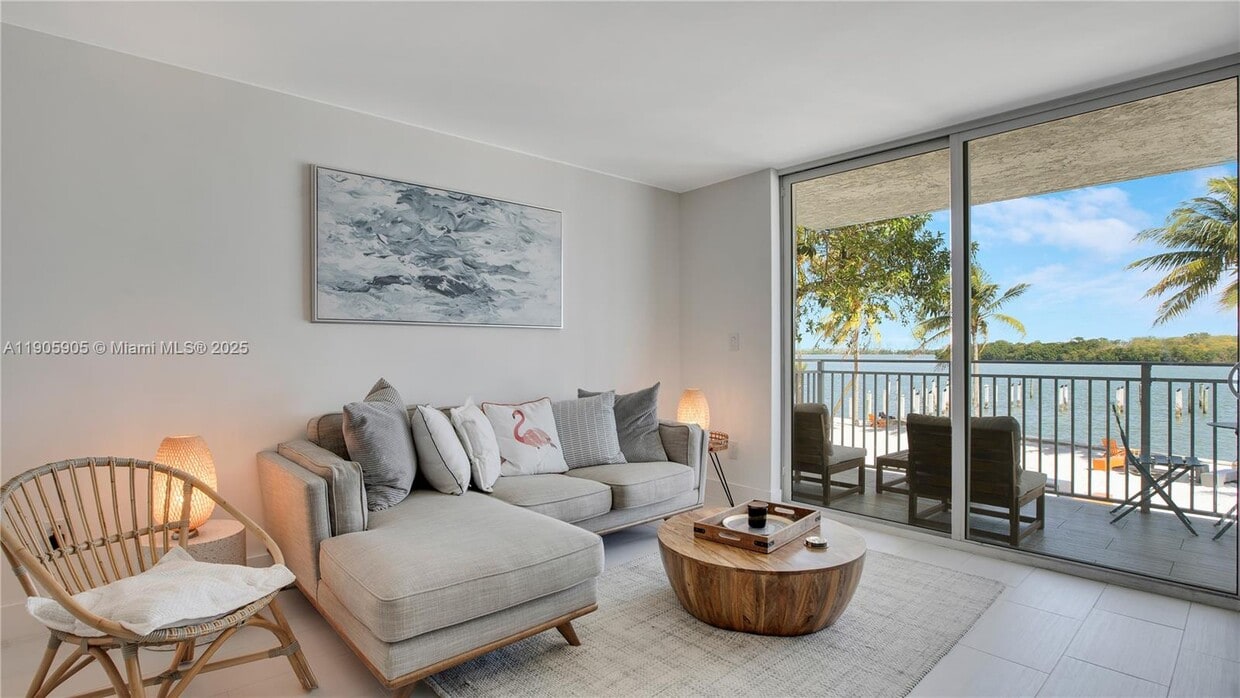 Foto principal - 750 NE 64th St