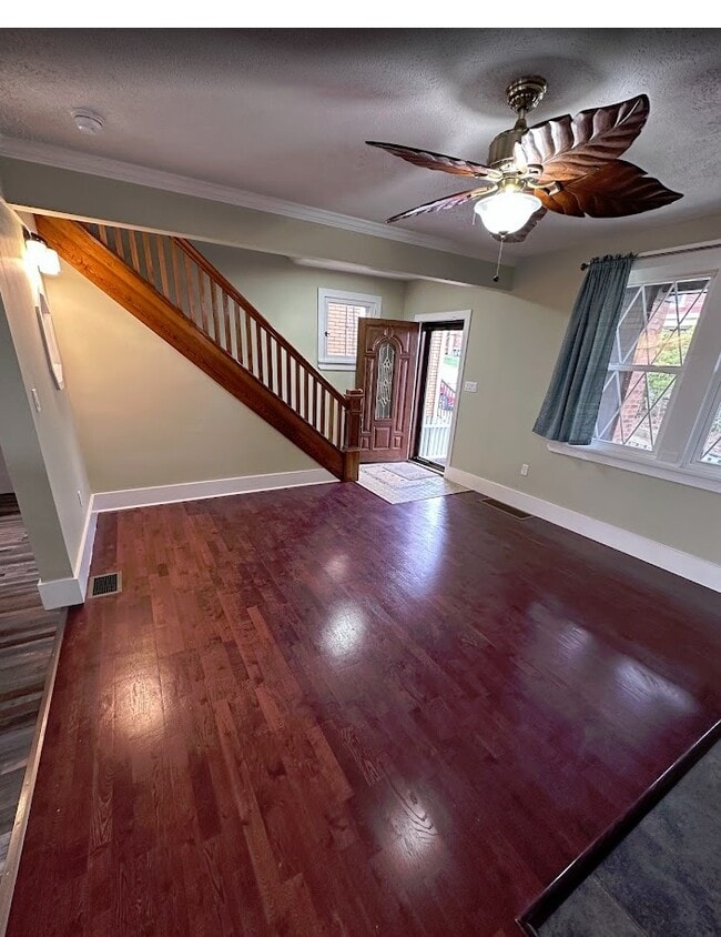 Photo - 418 Carl St House