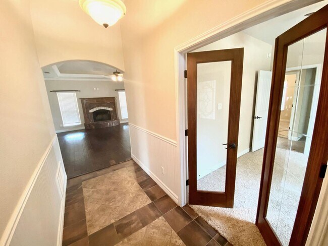 Building Photo - AVAILABLE SOON!