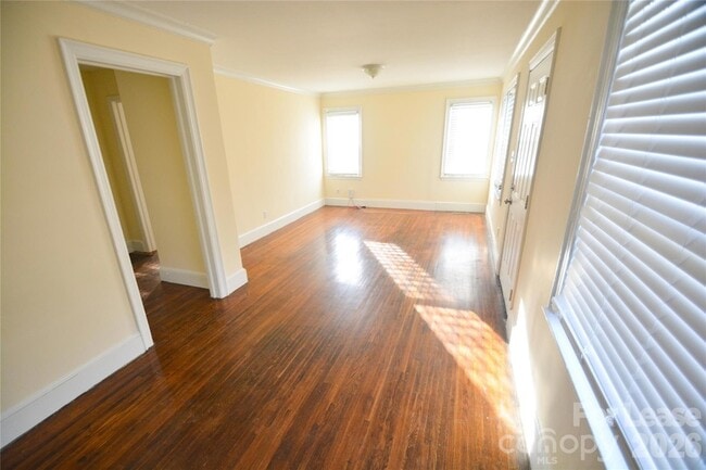 Building Photo - 1424 Kennon St