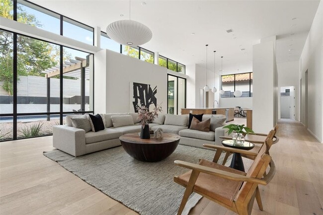 Foto del edificio - 2704 Mountain Laurel Dr