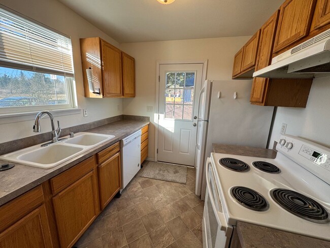 Building Photo - 2 Bedroom 1.5 Bathroom plus Office - Mount Vernon