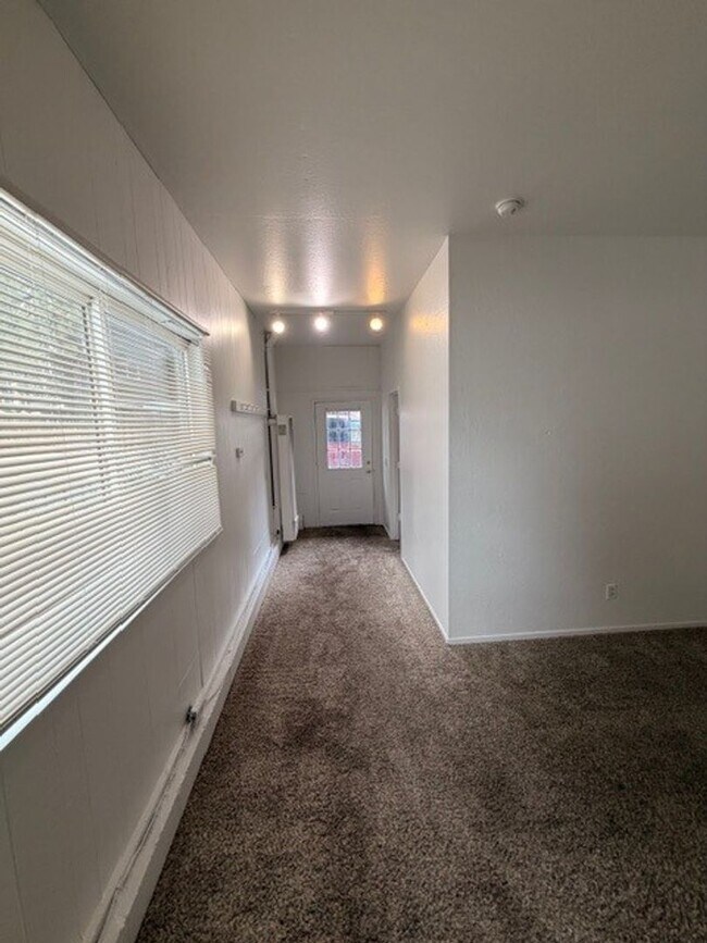 Foto del edificio - 2449 Ponderosa St