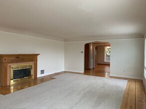 Building Photo - 1100 NW 43rd St