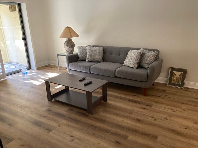 Foto del edificio - 1407 N Sunrise Way