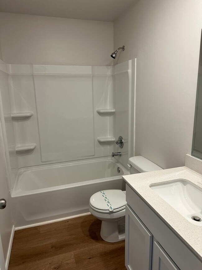 Foto del edificio - *NO RENT until 2026!* BRAND NEW Three Bedroom | Two Bath Home in OKC