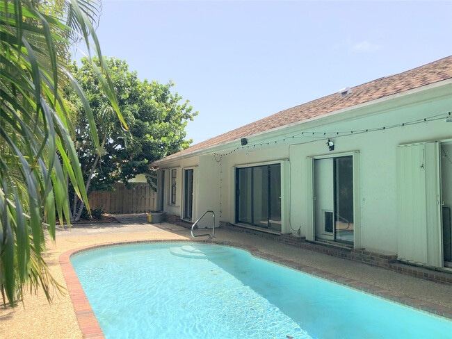 Foto del edificio - 71 Laredo Ln