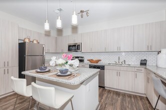 One White Oak Apartments photo'