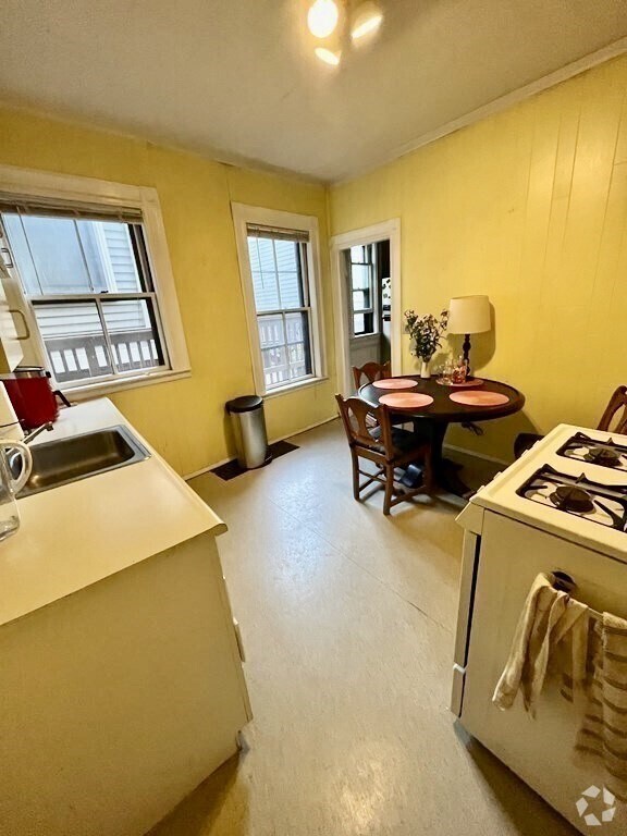 Monument Square Historic District Apartments for Rent with a Yard