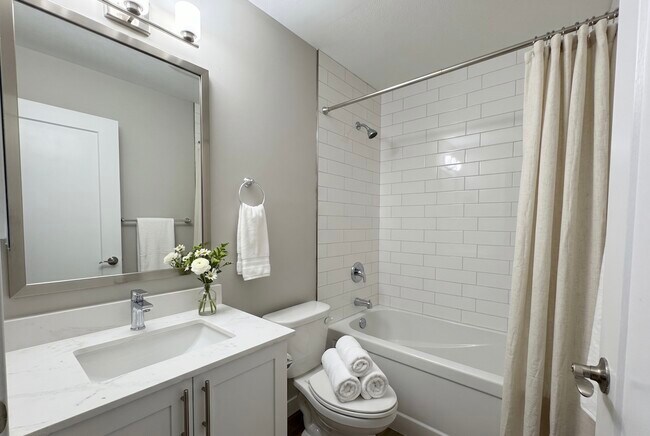 Photo du bâtiment - Westwood Garden Apartments