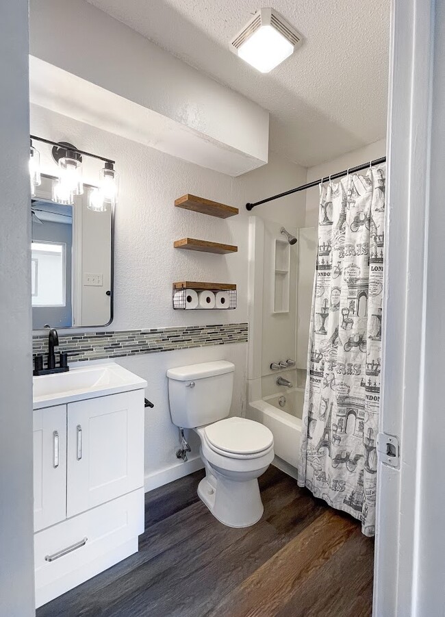 masterbedroom bath - 5405 Spring Meadow Rd