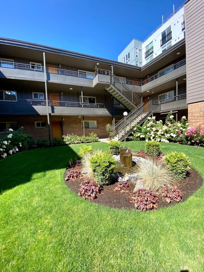 Building Photo - 858 NE 67th St