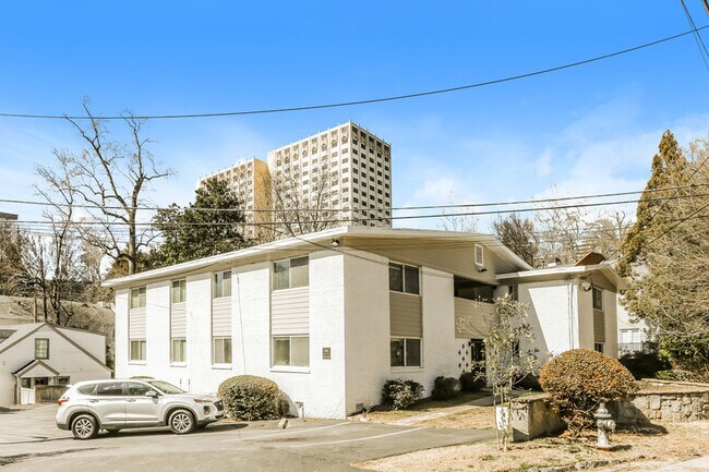 Foto del edificio - 100 Terrace Dr NE