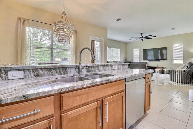 Building Photo - 1094 Grove Park Cir