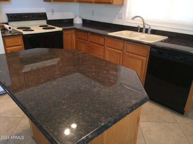 Foto del edificio - 4702 E Mountain Sage Dr