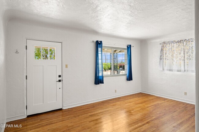 Foto del edificio - 2131 Howze St