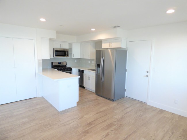 Building Photo - 10930 Hartsook St