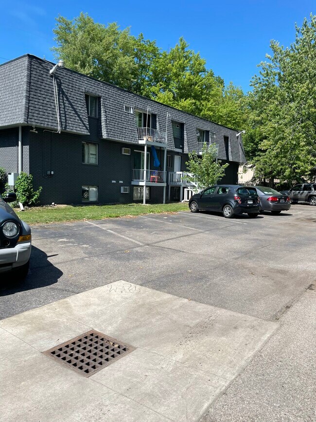 Tower Regency & Tower Garden 1027 Tower Blvd Lorain, OH Apartments