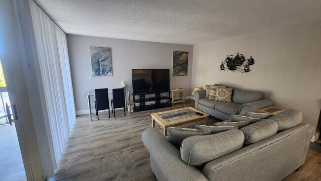 Foto del edificio - 2255 Lindell Blvd