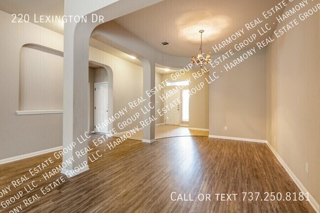 Building Photo - 220 Lexington Dr