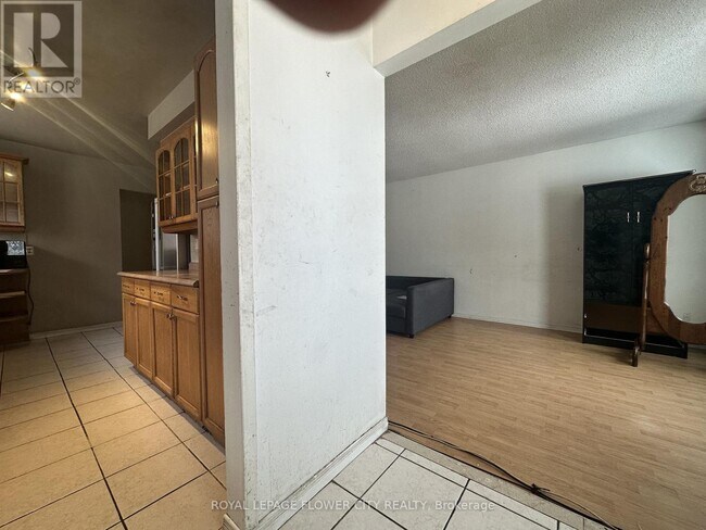 Building Photo - 42 Montjoy Crescent