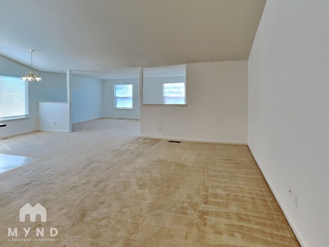 Building Photo - 1667 Round Up Rd