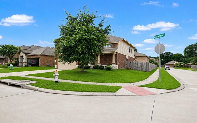 Foto del edificio - 166 Meadow Grove Dr