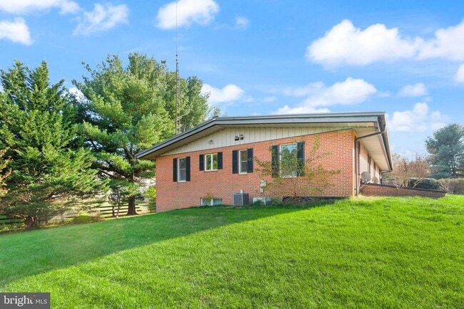 Foto del edificio - 318 Evergreen Mills Rd