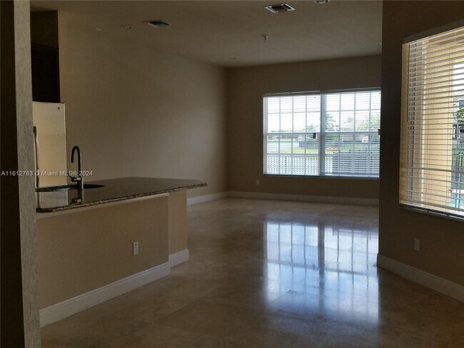 Foto del edificio - 10170 Edgewater Ct