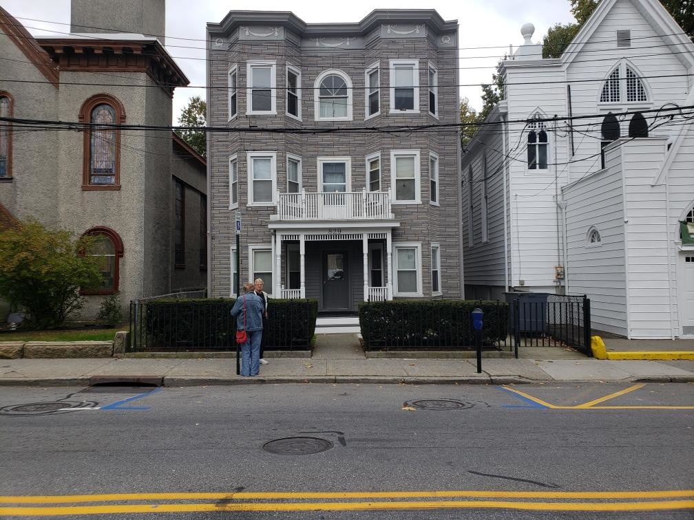 Foto principal - 829 Main St