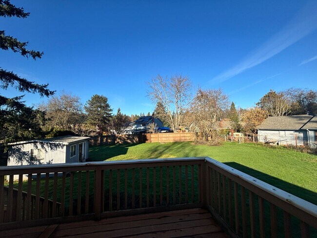 Foto del edificio - Large Lot With Tons of Privacy