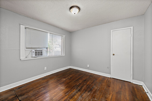 Building Photo - Hyde Park Apartments