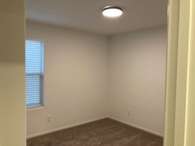 Foto del edificio - 9528 Crowe St Ave