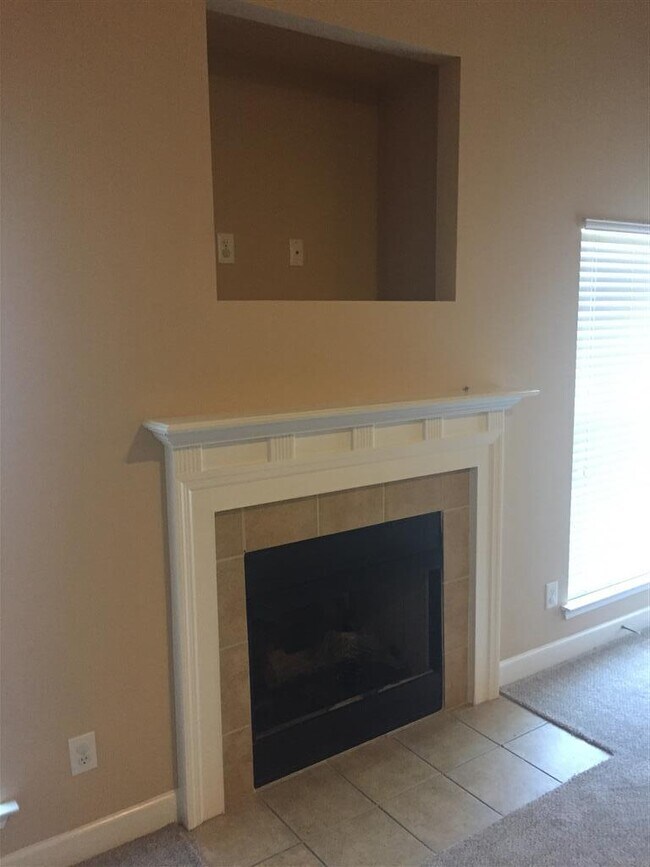 Foto del edificio - Large townhome near Percy Priest Lake