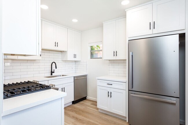 Foto del edificio - 4601-4607 Muir Ave.