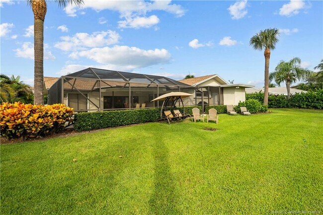 Building Photo - 856 Country Club Dr