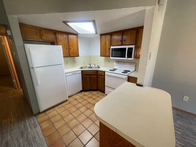 Foto del edificio - All new inside , 2 bed 2 bath duplex in No...