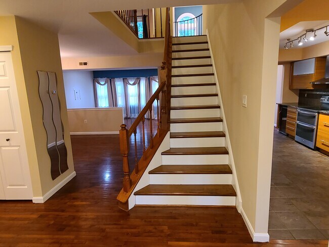 Building Photo - 206 Sycamore Cir
