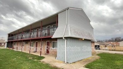 Building Photo - 410 Mars Dr